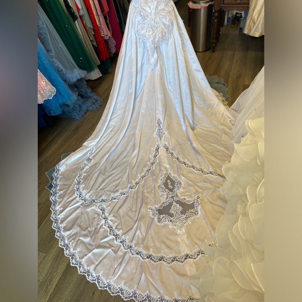 Vintage Bridal Originals Wedding Gown - Picture 11 of 12